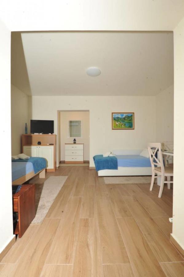 Apartments Olive Котор Екстериор снимка