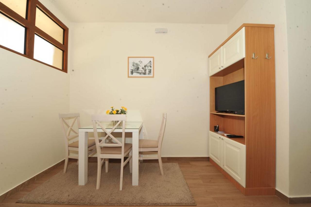 Apartments Olive Котор Екстериор снимка