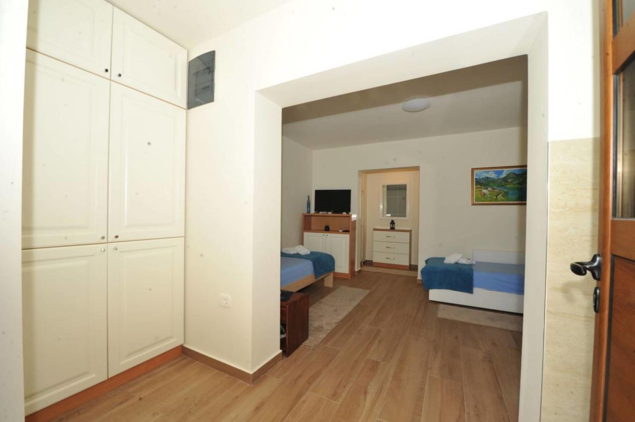 Apartments Olive Котор Екстериор снимка